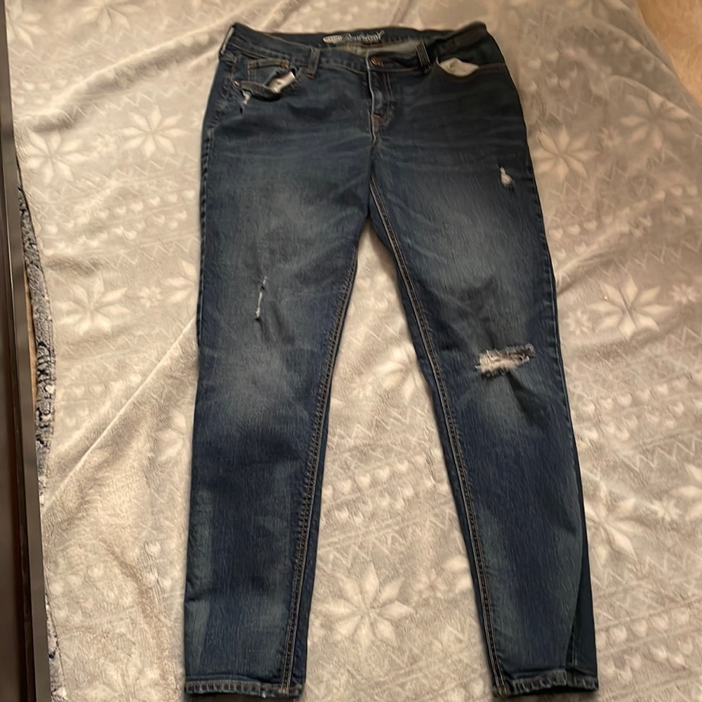 Hi guys here are some old navy boyfriend jeans! SIZE 8 and only worn ONCE.